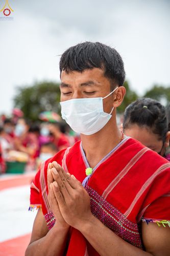 ภาพ No.50617:ประมวลภาพพิธีตักบาตร ณ วัดแม่แพ จ.แม่ฮ่องสอน เนื่องในวันธรรมชัย