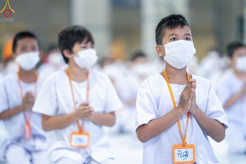 ภาพ No.43960:ประมวลภาพพิธีปลงผม โครงการบรรพชาสามเณรฟื้นฟูพระพุทธศาสนาทั่วไทย ณ ศูนย์อบรมวัดพระธรรมกาย