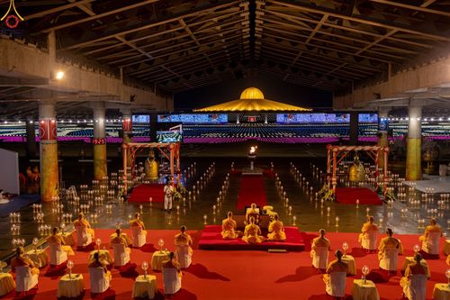 ภาพ No.46304:ประมวลภาพพิธีจุดวิสาขประทีป 2565 ณ วัดพระธรรมกาย