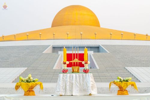 ภาพ No.44199:ประมวลภาพพิธีเวียนประทักษิณ, พิธีวันทาพระมหาธรรมกายเจดีย์ และพิธีขอขมารับผ้าไตร โครงการบวชภาคฤดูร้อน พ.ศ. 2565