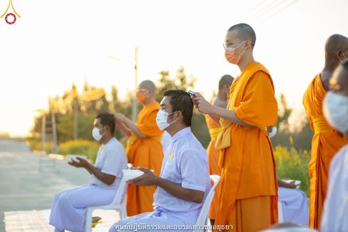 ภาพ No.39783:พิธีตัดปอยผม ปลงผม ขอขมารับผ้าไตรและพิธีบรรพชา ในโครงการอุปสมบท บูชาธรรมมหาปูชนียาจารย์ ประจำปี 2564 ชุดที่ 6