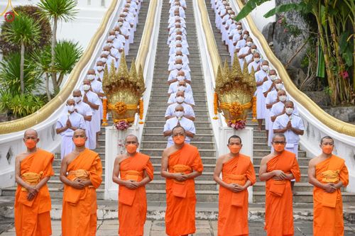 ภาพ No.48033:ประมวลภาพพิธีเวียนประทักษิณ และบรรพชาอุปสมบท รุ่นเข้าพรรษา ปี 2565