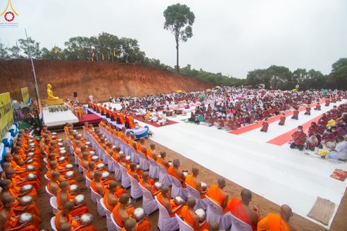 ภาพ No.50616:ประมวลภาพพิธีตักบาตร ณ วัดแม่แพ จ.แม่ฮ่องสอน เนื่องในวันธรรมชัย