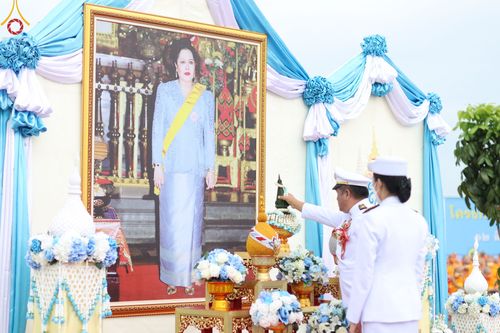 ภาพ No.49476:ประมวลภาพพิธีตักบาตรพระสงฆ์ 1,091 รูป เนื่องในวันแม่แห่งชาติ ณ ตลาดจัมโบ้ ชุดที่ 1