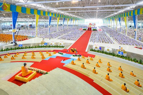 ภาพ No.52295:ประมวลภาพพิธีบูชาข้าวพระ (วันอาทิตย์ต้นเดือนตุลาคม) ณ วัดพระธรรมกาย จ.ปทุมธานี 