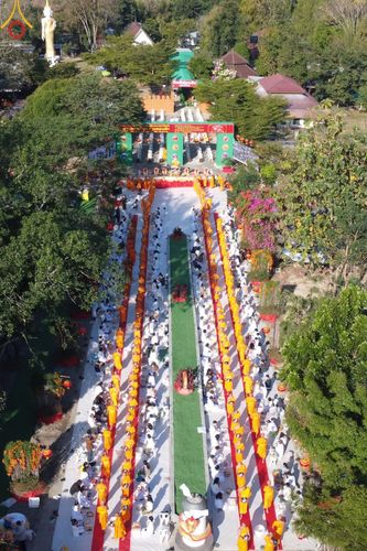 ภาพ No.43398: พิธีตักบาตรพระ 1,000 รูป ถวายเป็นพุทธบูชา ณ วัดห้วยตองสัก  จ.เชียงใหม่