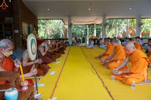 ภาพ No.43763:พิธีประดิษฐานพระบรมสารีริกธาตุเจดีย์พระพุทธเจ้า 28 พระองค์  ณ โบสถ์เรือหงษ์วัดพระธาตุแสนคำฟู 