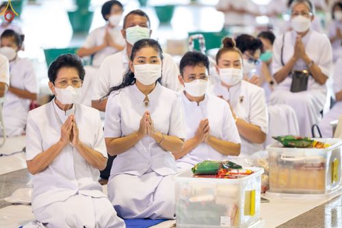 ภาพ No.52230:ประมวลภาพพิธีตักบาตรข้าวสารอาหารแห้ง (วันอาทิตย์ต้นเดือนตุลาคม) ณ บ้านแก้วเรือนทองคุณยายฯ วัดพระธรรมกาย