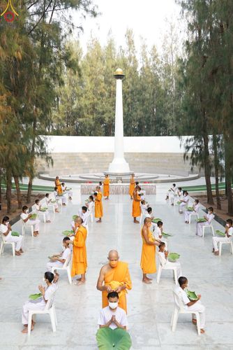 ภาพ No.44544:ประมวลภาพพิธีปลงผม โครงการบรรพชาสามเณรฟื้นฟูพระพุทธศาสนาทั่วไทย ณ อนุสรณ์สถานมหาวิหารพระมงคลเทพมุนี