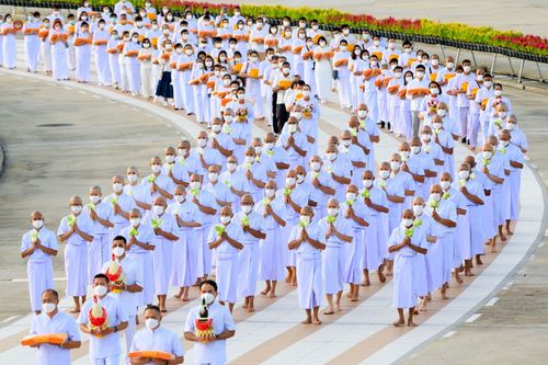 ภาพ No.47525:ประมวลภาพพิธีขอขมาและมอบผ้าไตร โครงการบรรพชาอุปสมบทหมู่ รุ่นเข้าพรรษา 2565