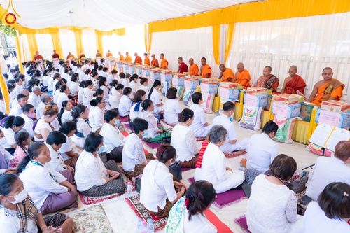 ภาพ No.48447:ประมวลภาพประธานมูลนิธิธรรมกายถวายเทียนพรรษา 43 วัด ในเขตจังหวัดไพลิน ประเทศกัมพูชา
