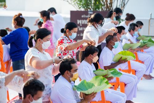 ภาพ No.43626:พิธีตัดปอยผมธรรมทายาท ณ เมืองโบราณ จ.สมุทรปราการ