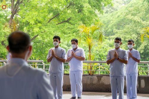 ภาพ No.48484:ประมวลภาพพิธีรับร่างนักสร้างบารมี พระเดชพระคุณพระสุธรรมญาณวิเทศ วิ. (สุธรรม สุธมฺโม)