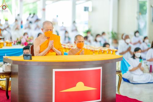 ภาพ No.47837:ประมวลภาพพิธีปิดแผ่นทองรูปเหมือนพระมงคลเทพมุนี (สด จนฺทสโร) พระผู้ปราบมาร และดวงแก้วธรรมชัย