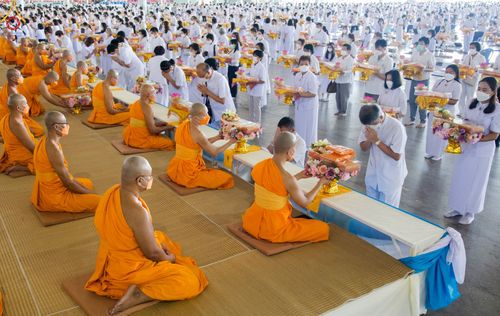 ภาพ No.51943:ประมวลภาพพิธีกฐินสัมฤทธิ์ ปีที่ 15 และกฐินสมทบ วัดกัลยาณมิตรทั้งภายในและต่างประเทศ ปีที่ 5