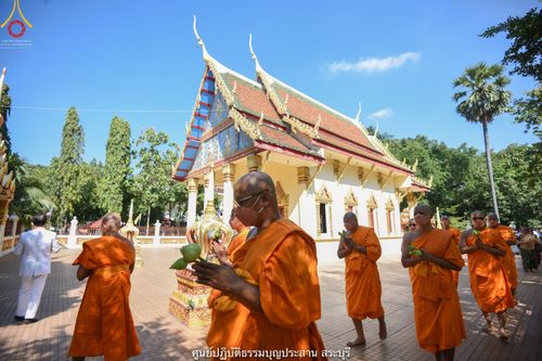 ภาพ No.40934:พิธีตัดปอยผม ปลงผม ขอขมารับผ้าไตรและพิธีบรรพชา ในโครงการอุปสมบท บูชาธรรมมหาปูชนียาจารย์ ประจำปี 2564 ชุดที่ 18