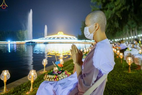 ภาพ No.55338:ประมวลภาพพิธีลอยกระทงธรรม ณ วัดพระธรรมกาย (วันที่ 8 พฤศจิกายน พ.ศ. 2565)