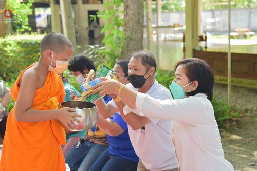 ภาพ No.46002:ประมวลภาพพิธีตักบาตร โครงการบรรพชาสามเณรฟื้นฟูพระพุทธศาสนาทั่วไทย ณ ณ ธุดงคสถานจันทปุระ