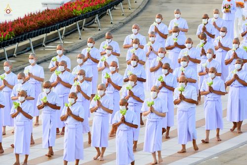 ภาพ No.47526:ประมวลภาพพิธีขอขมาและมอบผ้าไตร โครงการบรรพชาอุปสมบทหมู่ รุ่นเข้าพรรษา 2565