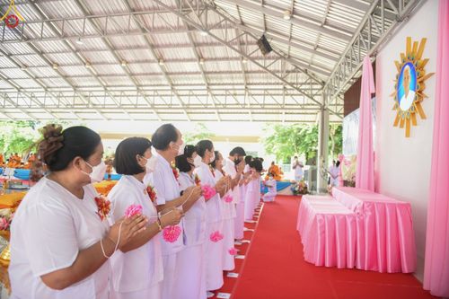 ภาพ No.51910:พิธีทอดผ้าป่าต่อเติมส่วนขยายหอฉันคุณยาย และเปิดป้ายคุณยายอาจารย์มหารัตนอุบาสิกาจันทร์ ขนนกยูง ณ ศูนย์ปฎิบัติธรรมสระบุรี