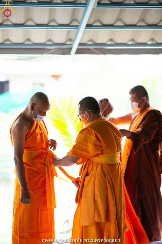 ภาพ No.39468:พิธีตัดปอยผม ปลงผม ขอขมารับผ้าไตรและพิธีบรรพชา ในโครงการอุปสมบท บูชาธรรมมหาปูชนียาจารย์ ประจำปี 2564  ชุดที่ 2