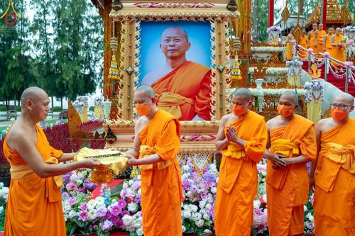 ภาพ No.49023:ประมวลภาพพิธีเก็บอัฐิและลอยอังคาร พระสุธรรมญาณวิเทศ  (สุธรรม สุธมฺโม)