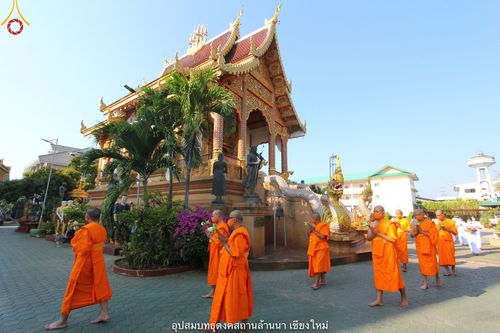 ภาพ No.40672:พิธีตัดปอยผม ปลงผม ขอขมารับผ้าไตรและพิธีบรรพชา ในโครงการอุปสมบท บูชาธรรมมหาปูชนียาจารย์ ประจำปี 2564 ชุดที่ 15