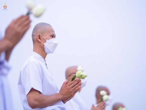 ภาพ No.44196:ประมวลภาพพิธีเวียนประทักษิณ, พิธีวันทาพระมหาธรรมกายเจดีย์ และพิธีขอขมารับผ้าไตร โครงการบวชภาคฤดูร้อน พ.ศ. 2565