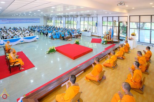 ภาพ No.53236:ประมวลภาพพิธีทำบุญ และฟังเทศน์ บทพระธรรมเทศนาเฉลิมพระธรรมบารมีใน “อุภินนมัตถจรกถา” เนื่องในโอกาสมหามงคลเฉลิมพระชนมพรรษา 90 พรรษา สมเด็จพระนางเจ้าสิริกิติ์ พระบรมราชินีนาถ พระบรมราชชนนีพันปีหลวง