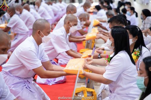 ภาพ No.40852:พิธีตัดปอยผม ปลงผม ขอขมารับผ้าไตรและพิธีบรรพชา ในโครงการอุปสมบท บูชาธรรมมหาปูชนียาจารย์ ประจำปี 2564 ชุดที่ 17