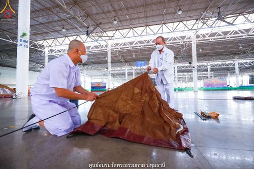 ภาพ No.40005:พิธีตัดปอยผม ปลงผม ขอขมารับผ้าไตรและพิธีบรรพชา ในโครงการอุปสมบท บูชาธรรมมหาปูชนียาจารย์ ประจำปี 2564 ชุดที่ 8