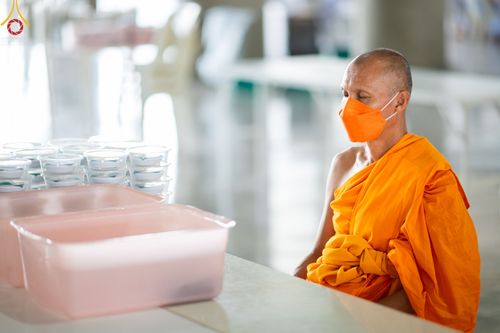 ภาพ No.49419:ประมวลภาพสาธุชนร่วมรับบุญ แกะถ่าน Led วันที่ 10 สิงหาคม พ.ศ. 2565 ณ วัดพระธรรมกาย