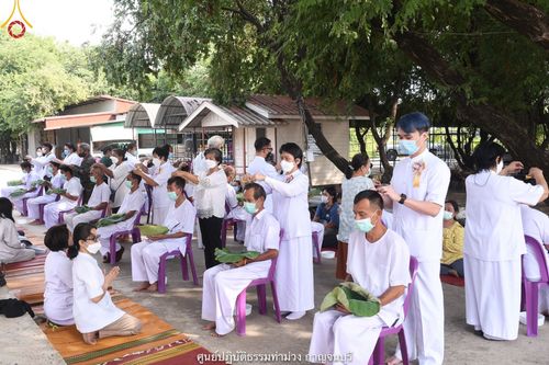 ภาพ No.39643:พิธีตัดปอยผม ปลงผม ขอขมารับผ้าไตรและพิธีบรรพชา ในโครงการอุปสมบท บูชาธรรมมหาปูชนียาจารย์ ประจำปี 2564 ชุดที่ 4