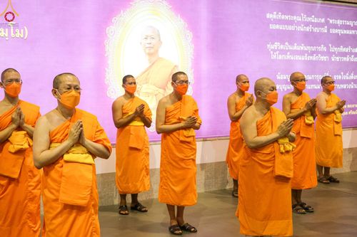 ภาพ No.48483:ประมวลภาพพิธีรับร่างนักสร้างบารมี พระเดชพระคุณพระสุธรรมญาณวิเทศ วิ. (สุธรรม สุธมฺโม)