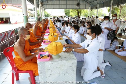 ภาพ No.40163:พิธีตัดปอยผม ปลงผม ขอขมารับผ้าไตรและพิธีบรรพชา ในโครงการอุปสมบท บูชาธรรมมหาปูชนียาจารย์ ประจำปี 2564 ชุดที่ 10