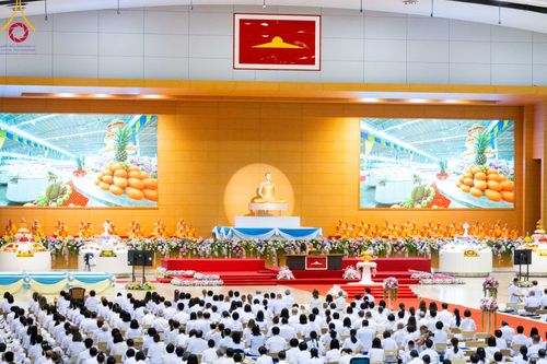 ภาพ No.92187:พิธีบูชาข้าวพระ ในวันทอดกฐินสามัคคี อาทิตย์ต้นเดือนที่ 5 พฤศจิกายน พ.ศ. 2566 ณ วัดพระธรรมกาย จ.ปทุมธานี