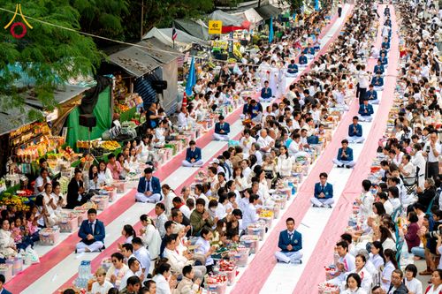 ภาพ No.285888:วันเสาร์ที่ 13 ธันวาคม พ.ศ.2568 พิธีตักบาตรพระภิกษุสามเณร 1,000 รูป ณ บริเวณหน้าอุทยานแห่งชาติเขาใหญ่ อำเภอปากช่อง จ.นครราชสีมา