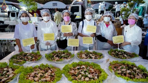 ภาพ No.71438:พิธีถวายภัตตาหารเป็นสังฆทาน แด่คณะพระธรรมยาตราฯ ในโครงการธรรมยาตรากตัญญูบูชา มหาปูชนียาจารย์ พระมงคลเทพมุนี(สด จนฺทสโร) พระผู้ปราบมาร อนุสรณ์สถาน 7 แห่ง ปีที่ 11 วันที่ 16 มกราคม พ.ศ. 2566