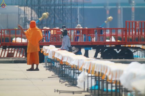 ภาพ No.321963:วันที่ 11-12 เมษายน พ.ศ.2569 การเตรียมงาน มัดถุงน้ำ , ผูกผ้าระบาย , เตรียมจุดฉันภัตตาหาร เพื่องานถวายมหาสังฆทาน 40,000 กว่าวัดทั่วประเทศ วันคุ้มครองโลก 22 เมษายน พ.ศ.2569 วัดพระธรรมกาย