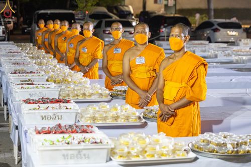 ภาพ No.71774:พิธีถวายภัตตาหารเป็นสังฆทาน แด่คณะพระธรรมยาตราฯ ในโครงการธรรมยาตรากตัญญูบูชา มหาปูชนียาจารย์ พระมงคลเทพมุนี(สด จนฺทสโร) พระผู้ปราบมาร อนุสรณ์สถาน 7 แห่ง ปีที่ 11 วันที่ 17 มกราคม พ.ศ. 2566