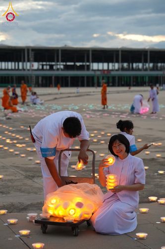 ภาพ No.345763:วันพฤหัสบดีที่ 27 สิงหาคม พ.ศ.2569 พิธีจุดประทีป เนื่องในวันธรรมชัย ณ วัดพระธรรมกาย ปทุมธานี