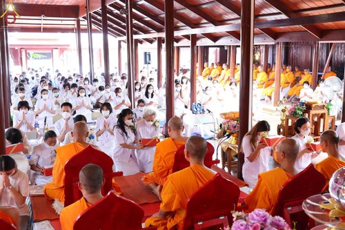 ภาพ No.71575:พระธรรมยาตรา ปฏิบัติศาสนกิจ ทำนุบำรุงศาสนสถาน, ปฏิบัติธรรม ร่วมกับชุมชน,นักเรียนเด็กดีวีสตาร์ และร่วมพิธีทอดผ้าป่าบำรุงศาสนสถาน ในโครงการธรรมยาตรากตัญญูบูชา มหาปูชนียาจารย์ พระมงคลเทพมุนี(สด จนฺทสโร) พระผู้ปราบมาร อนุสรณ์สถาน 7 แห่ง ปีที่ 11 ณ วัดสองพี่น