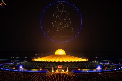 ภาพ No.308126:วันที่ 31 มกราคม พ.ศ. 2569 พิธีจุดประทีปธรรมถวายเป็นพุทธบูชา  และบูชาธรรมมหาปูชนียาจารย์ (ภาพชุดที่ 3) ณ วัดพระธรรมกาย ปทุมธานี ในโครงการธรรมยาตรา กตัญญูบูชา มหาปูชนียาจารย์ พระมงคลเทพมุนี(สด จนฺทสโร) พระผู้ปราบมาร อนุสรณ์สถาน 7 แห่ง ปีที่ 14