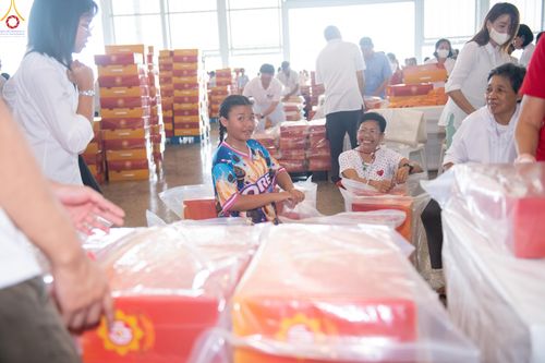 ภาพ No.322118:วันที่ 14 เมษายน พ.ศ.2569 การเตรียมกล่องไทยธรรม วันสุดท้าย เพื่องานถวายมหาสังฆทาน 40,000 กว่าวัดทั่วประเทศ วันคุ้มครองโลก 22 เมษายน พ.ศ.2569 วัดพระธรรมกาย