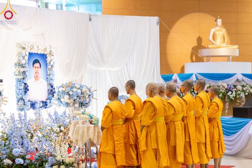 ภาพ No.90896:พิธีบำเพ็ญกุศลสวดพระอภิธรรม  อุบาสกถาวร พรหมถาวร (อุบาสกผู้ปั้นพระ) คืนที่ 5 วันพุธที่ 18 ตุลาคม พ.ศ. 2566 ณ ห้องแก้วสารพัดนึก 1 สภาธรรมกายสากล วัดพระธรรมกาย จ.ปทุมธานี