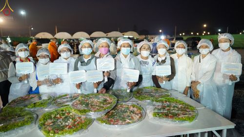 ภาพ No.74382:พิธีถวายภัตตาหารเป็นสังฆทาน แด่คณะพระธรรมยาตราฯ ในโครงการธรรมยาตรากตัญญูบูชา มหาปูชนียาจารย์ พระมงคลเทพมุนี(สด จนฺทสโร) พระผู้ปราบมาร อนุสรณ์สถาน 7 แห่ง ปีที่ 11 วันที่ 26 มกราคม พ.ศ. 2566