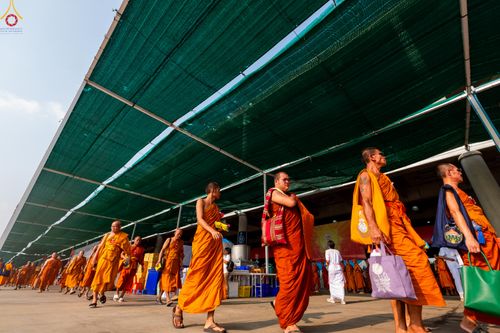 ภาพ No.323949:วันที่ 22 เมษายน พ.ศ.2569 (วันคุ้มครองโลก) พิธีถวายมหาสังฆทาน 40,000 กว่าวัดทั่วประเทศ ณ ลานธรรม พระมหาธรรมกายเจดีย์ วัดพระธรรมกาย