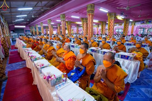 ภาพ No.73714:พิธีเจริญพระพุทธมนต์ ปฏิบัติธรรม มอบทุนการศึกษา ถวายสังฆทาน 106 วัด เพื่อถวายเป็นพุทธบูชา และขับเคลื่อนโครงการหมู่บ้านรักษาศีล 5  โดยคณะสงฆ์จังหวัดนนทบุรี คณะศิษยานุศิษย์วัดพระธรรมกาย โครงการธรรมยาตราฯ ปีที่ 11 ณ วัดตะเคียน อ.บางกรวย จ.นนทบุรี วันที่ 21 