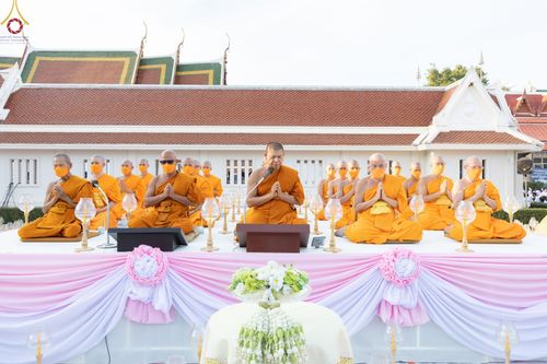 ภาพ No.73242:พิธีจุดประทีปถวายเป็นพุทธบูชา และบูชาธรรมมหาปูชนียาจารย์ ในโครงการธรรมยาตรากตัญญูบูชา มหาปูชนียาจารย์ พระมงคลเทพมุนี(สด จนฺทสโร) พระผู้ปราบมาร ปีที่ 11 ณ อนุสรณ์สถานลำดับที่ 4 สถานที่เกิดด้วยกายธรรม วัดโบสถ์ (บน) บางคูเวียง อ.บางกรวย จ.นนทบุรี วันที่ 21 