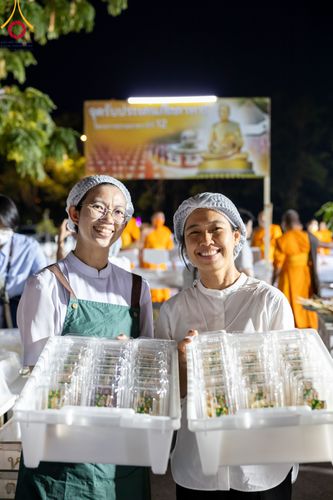 ภาพ No.106311:พิธีถวายภัตตาหารเป็นสังฆทาน แด่คณะพระธรรมยาตราฯ ในโครงการธรรมยาตรากตัญญูบูชา มหาปูชนียาจารย์ พระมงคลเทพมุนี(สด จนฺทสโร) พระผู้ปราบมาร อนุสรณ์สถาน 7 แห่ง ปีที่ 12 วันที่ 5 มกราคม พ.ศ. 2567 ณ อนุสรณ์สถานโลตัสแลนด์ จ.สุพรรณบุรี